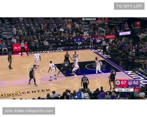 国王队防守端沟通失误频发 面对强队时常在第三节崩盘