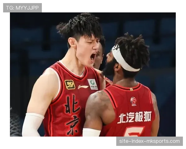 北京豪华阵容迎完整合练 赵睿曾凡博复出麦基就位冲击总冠军